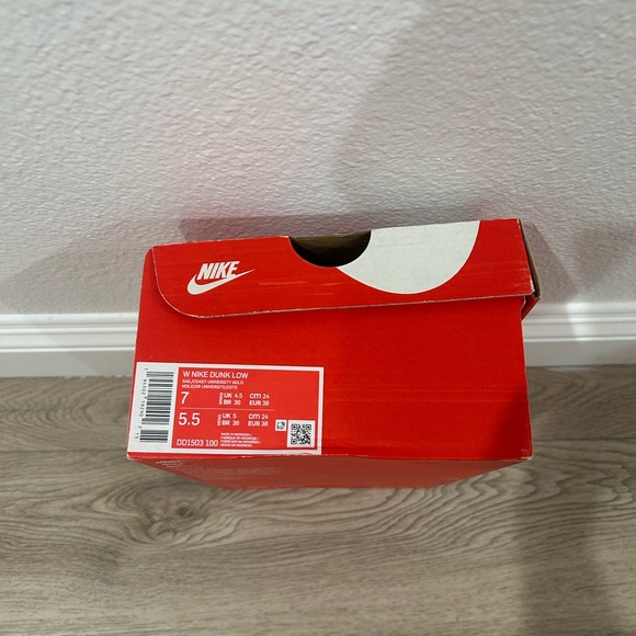 Nike Dunk Low Sneakers - Picture 9 of 9